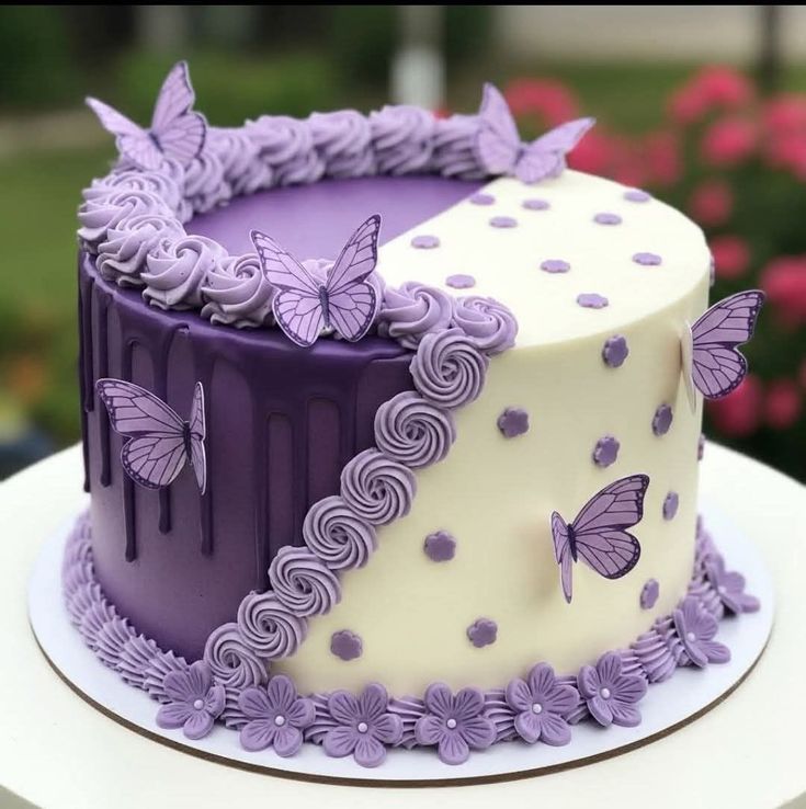 Black currant cake